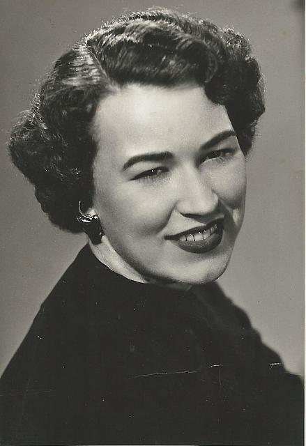 Lois Headshot Fieldcrest