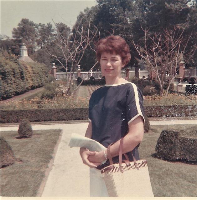 Lois Walkway