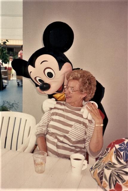 Mom Mickey Mouse 072