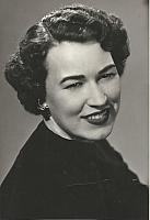 Lois Headshot Fieldcrest